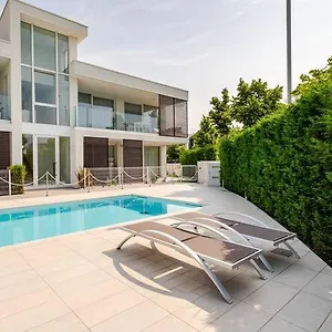 https://apartment-la-mer.hotelslidodijesolo.com